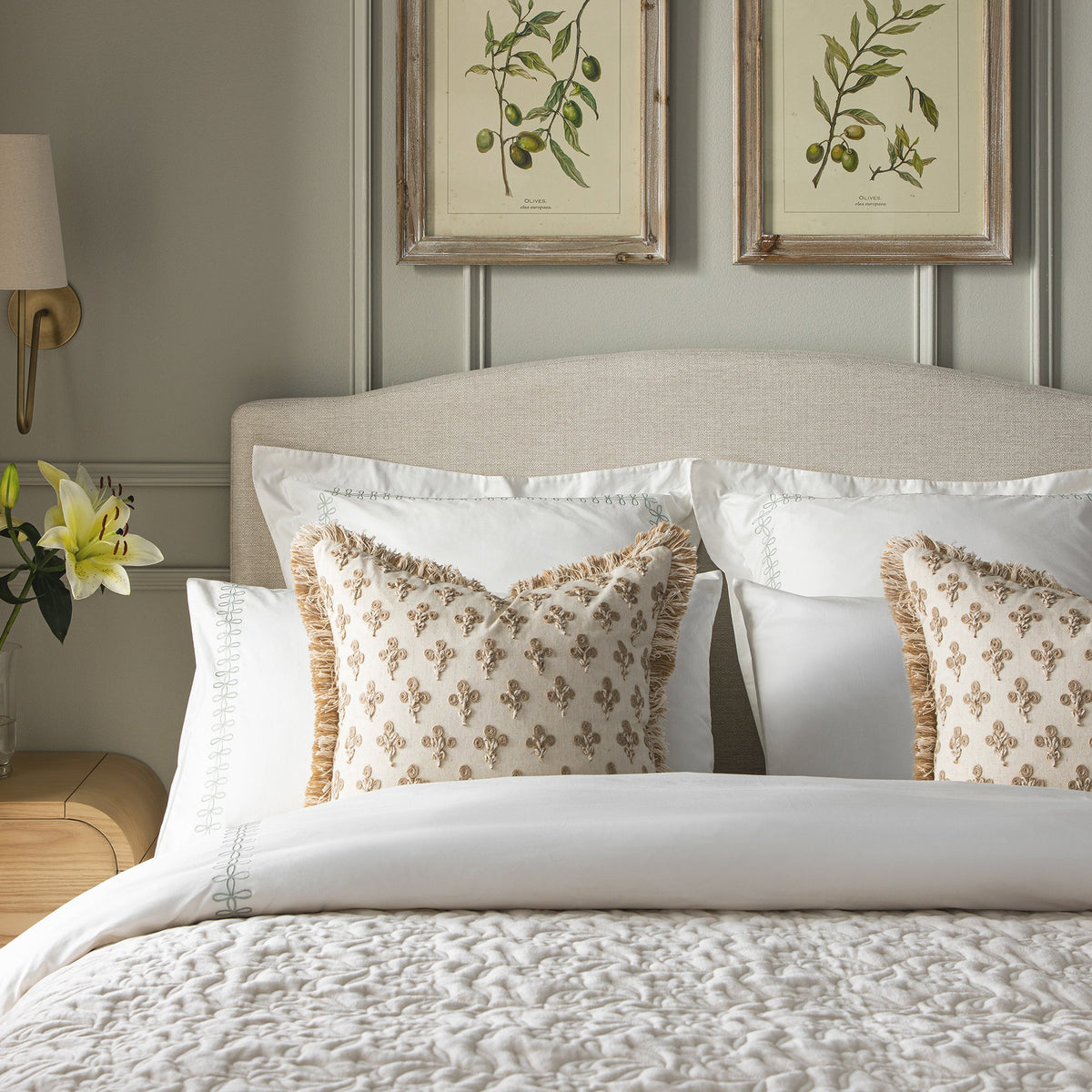 Chilworth Upholstered Ottoman Storage Bed in Ivory Weave Fabric